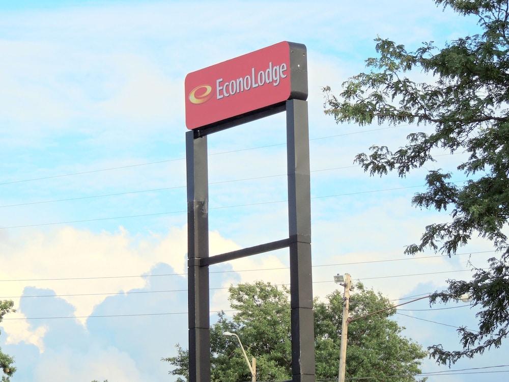 Hotel Econo - Cleveland East 2*