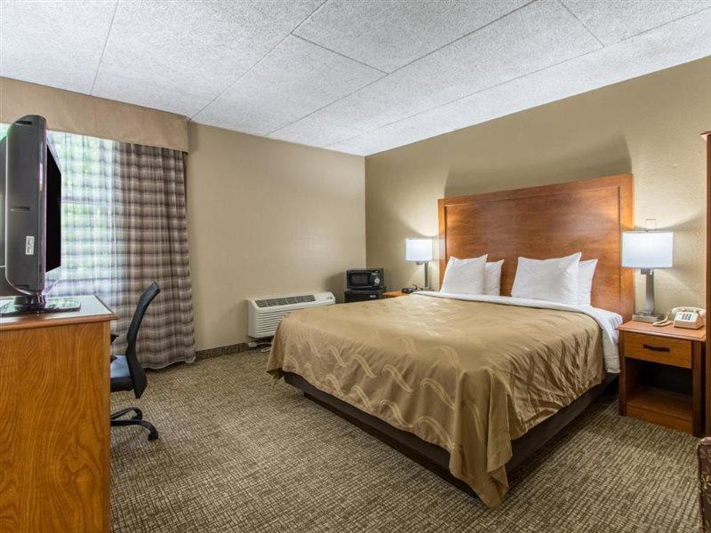 Hotel Econo - Cleveland East