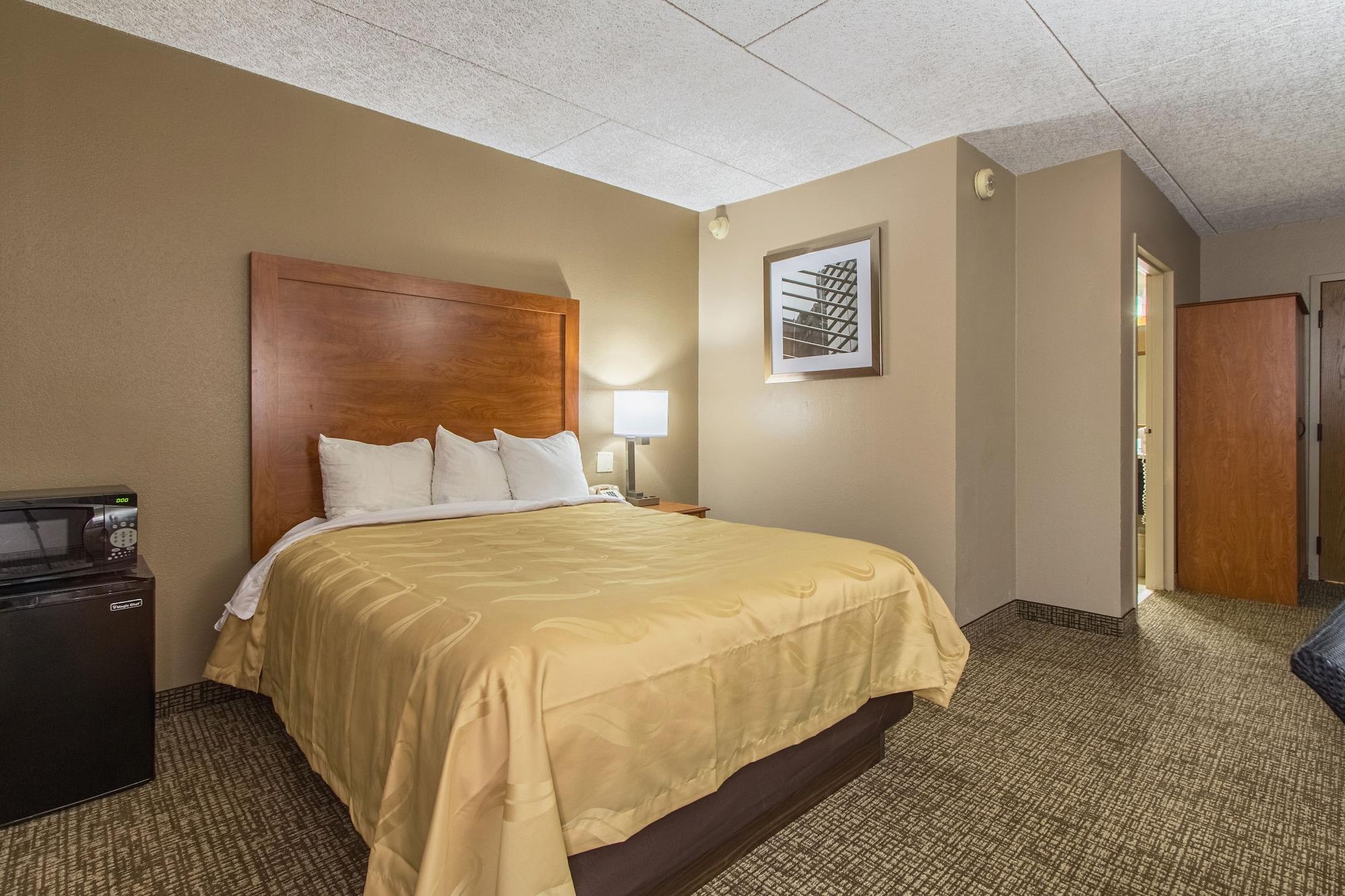 Hotel Econo - Cleveland East