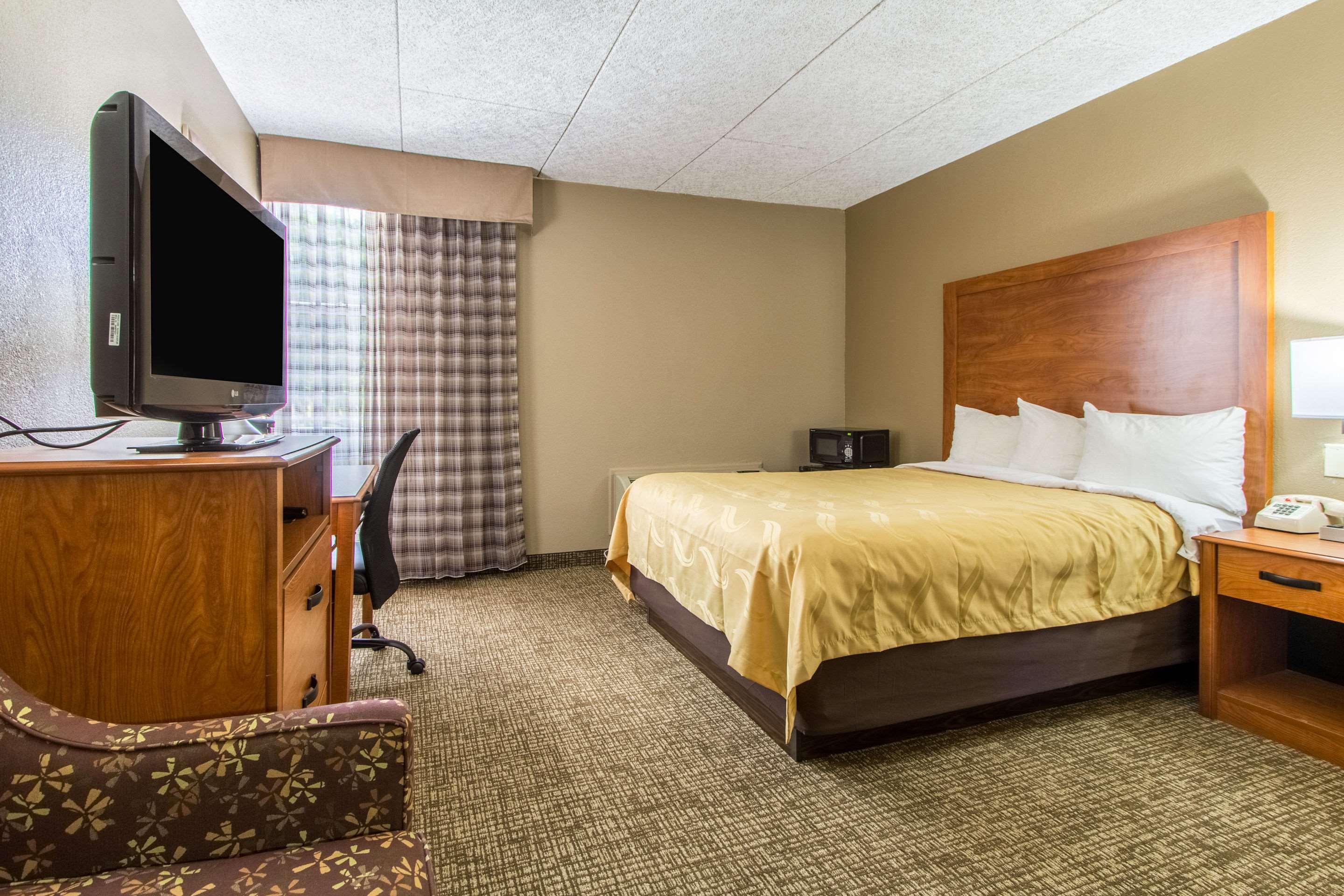Econo - Cleveland East Hotel 2*