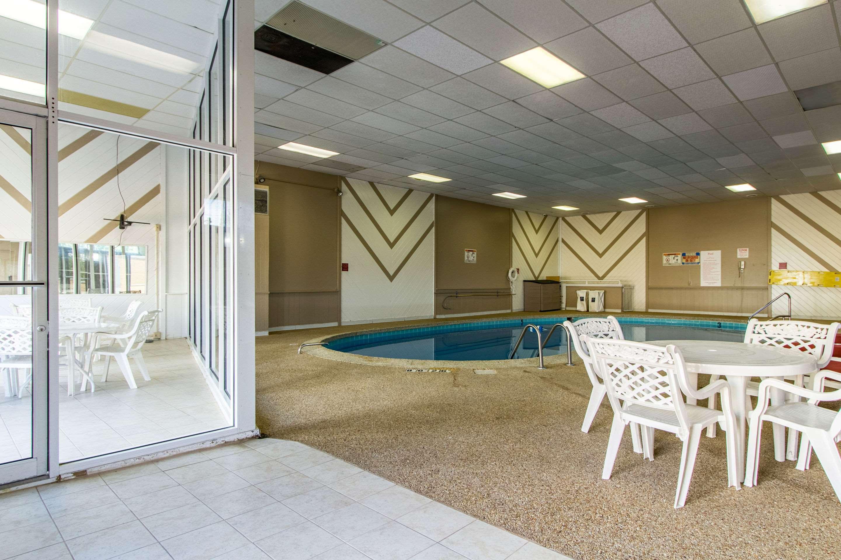 Hotel Econo - Cleveland East