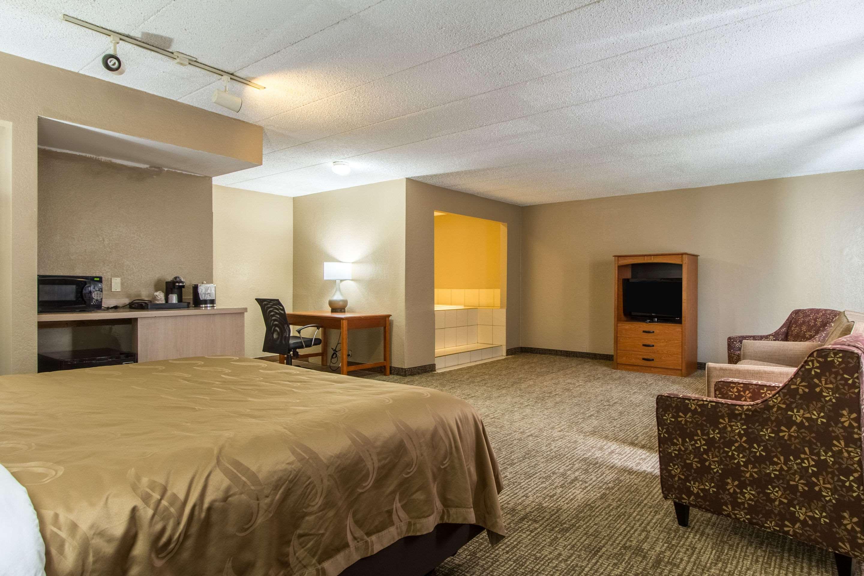 Hotel Econo - Cleveland East Wickliffe