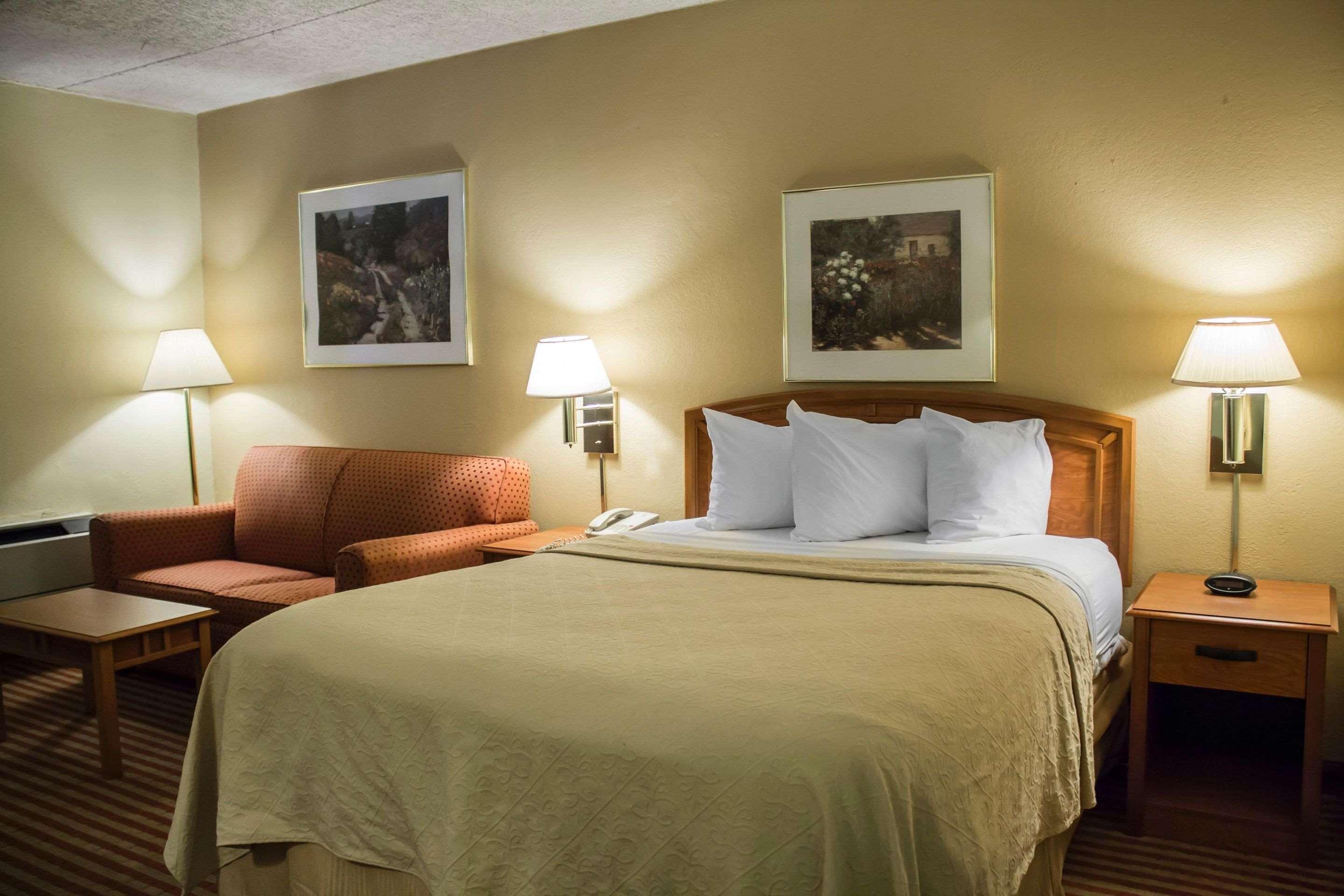 Hotel Econo - Cleveland East