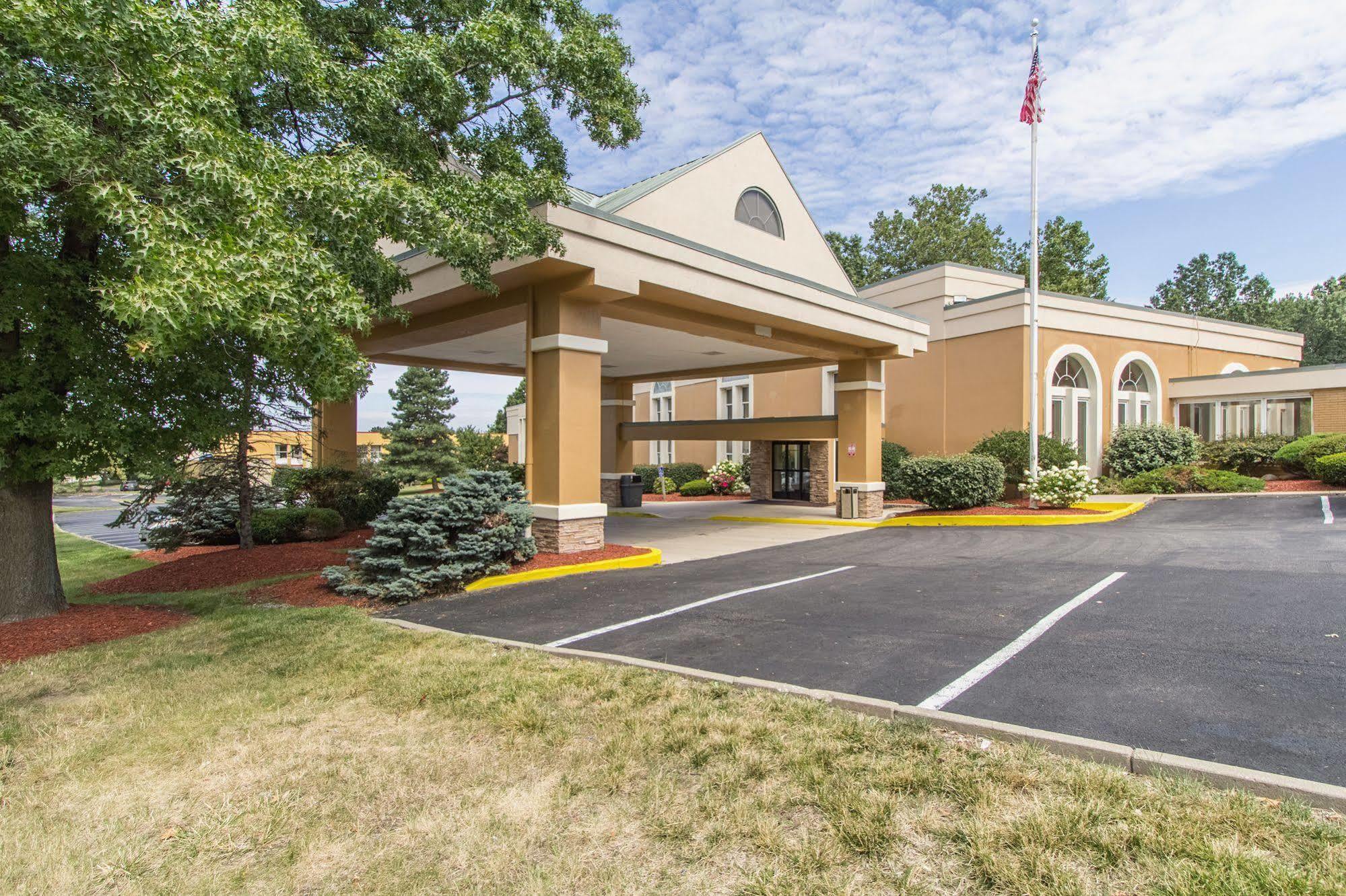 Econo - Cleveland East Hotel 2*